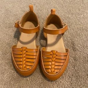 Cutest little brown flats. Size 5.